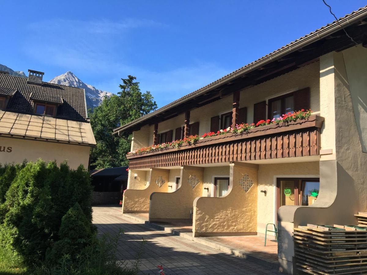 Pension sWirtshaus Zur fröhlichen Einkehr Kotschach-Mauthen Exterior foto